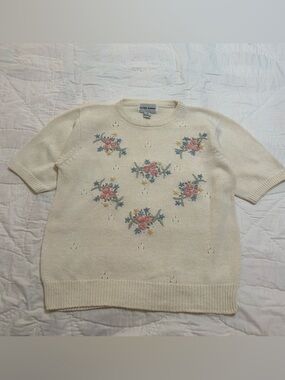 VTG Knit Embroidered Sweater Short Sleeve Size M Floral Cottage Coastal Grandma